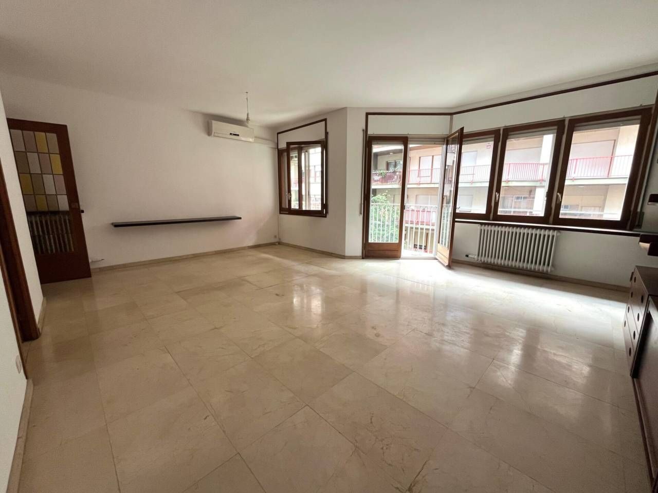 Living room of Flat for sale in Girona Capital  with Air Conditioner, Heating and Parquet flooring