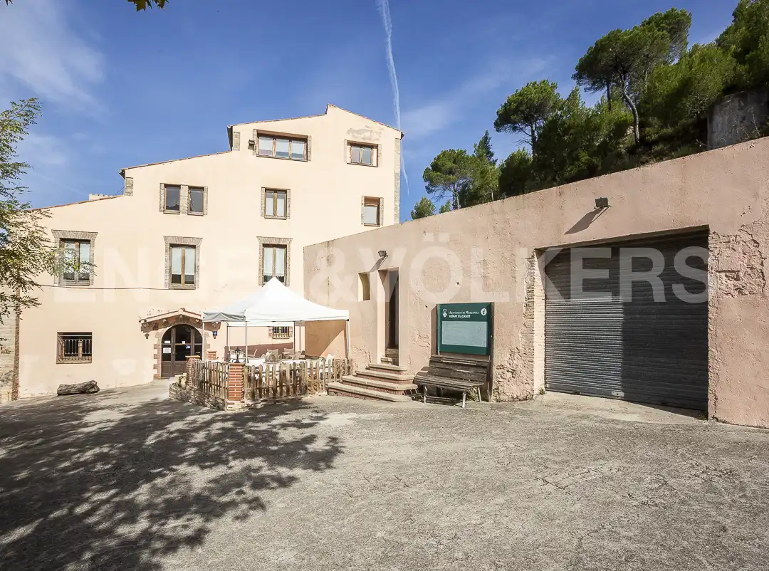 Vista exterior de Casa o xalet en venda en Marganell amb Aire condicionat, Calefacció i Jardí privat