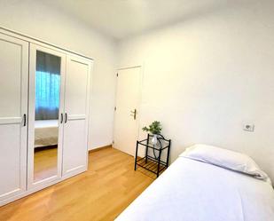 Bedroom of Flat to share in  Sevilla Capital  with Air Conditioner and Terrace