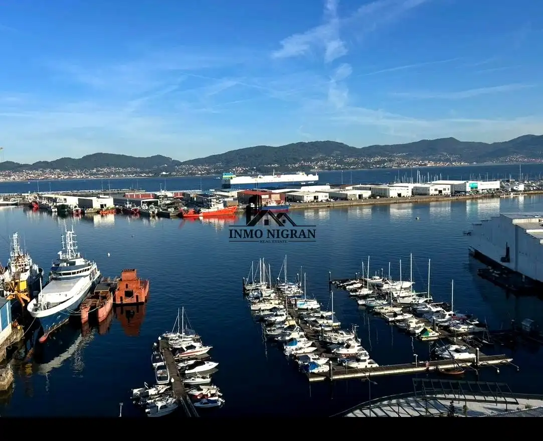 Vista exterior de Dúplex en venta en Vigo  con Calefacción y Terraza