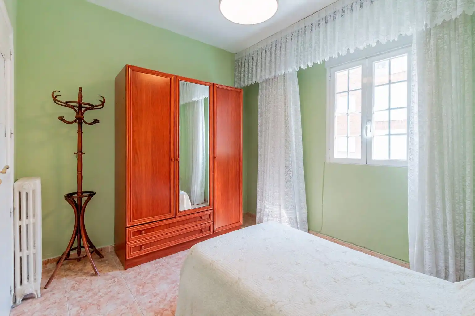 Habitación de Apartamento en venta en Madrid con Calefacción