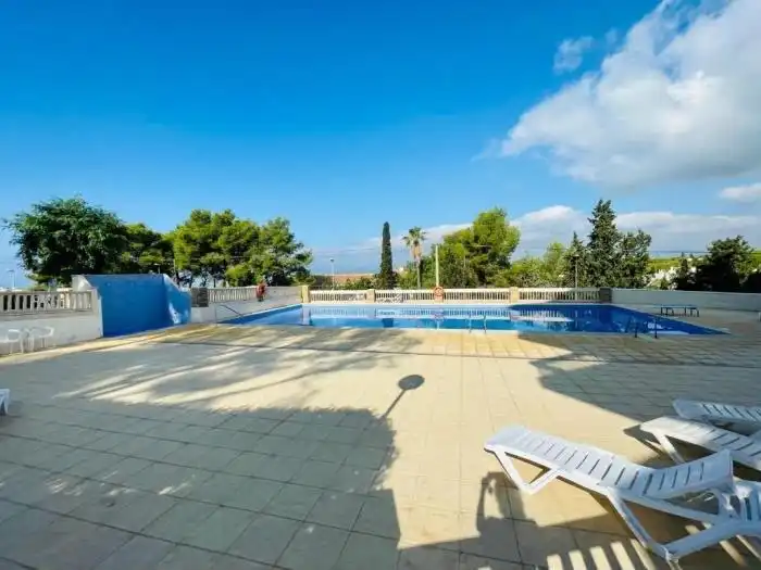 Piscina de Piso en venta en Salou con Terraza, Amueblado y Piscina comunitaria