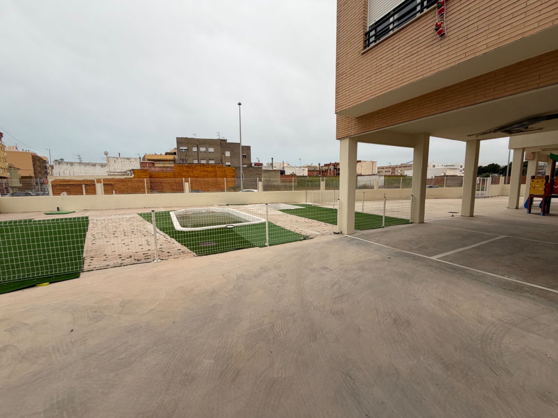 Parking of Flat for sale in Almazora / Almassora  with Air Conditioner, Oven and Balcony