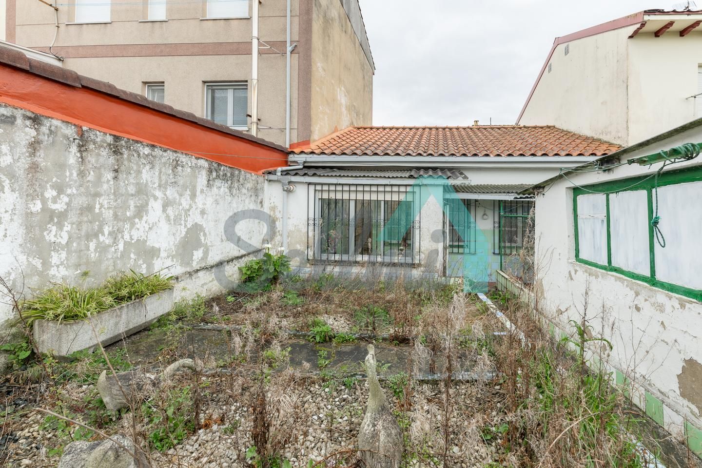 Vista exterior de Casa adosada en venda en Avilés amb Jardí privat i Terrassa