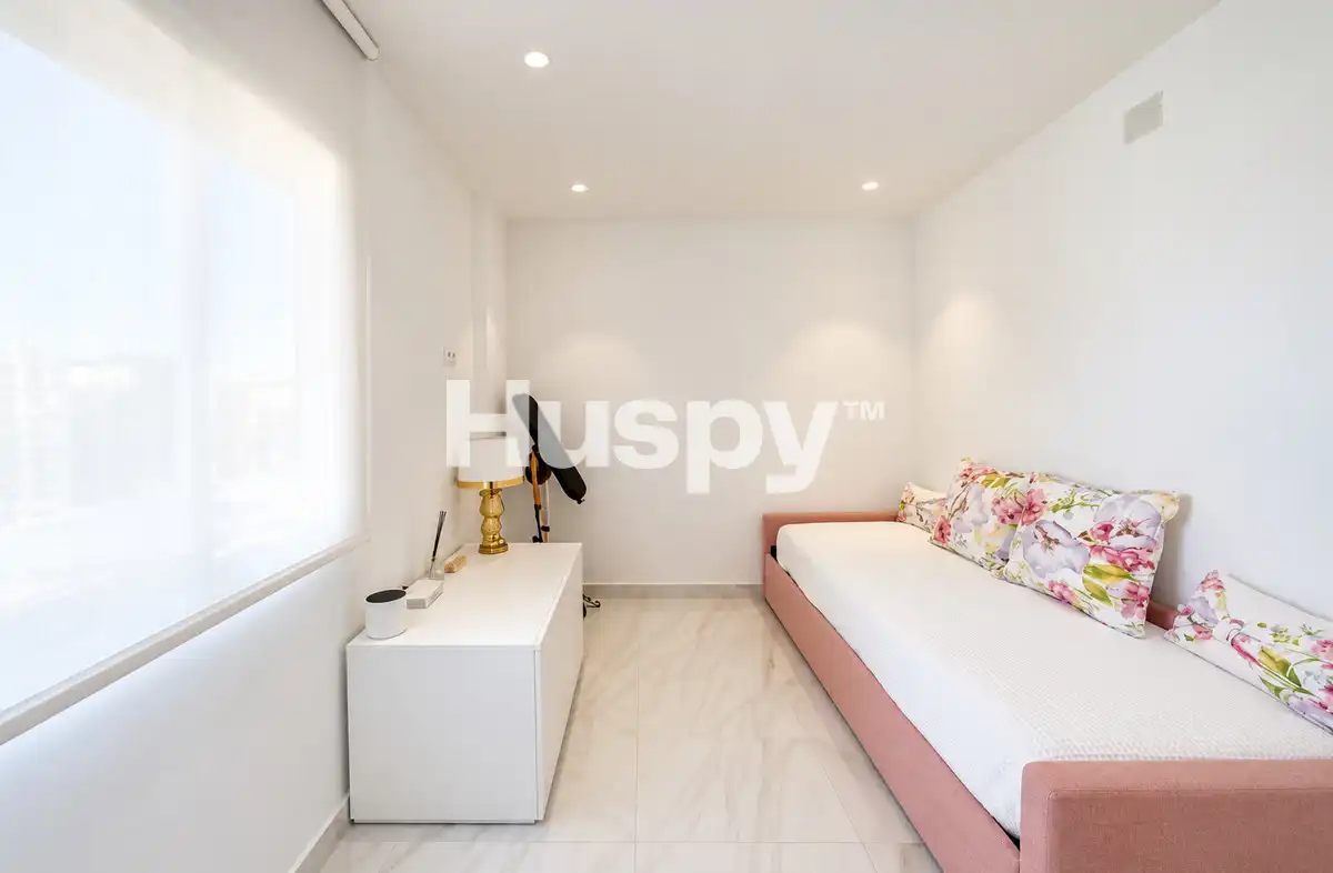 Semi-detached house with terrace for sale in Calle Liverpool, imagen 13