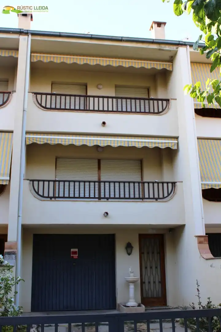 Casa adosada en venda a Tàrrega
