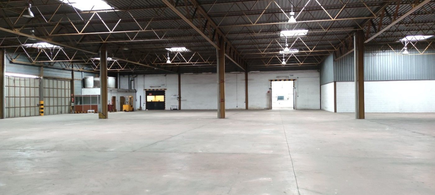 Nau industrial de lloguer a Domeny