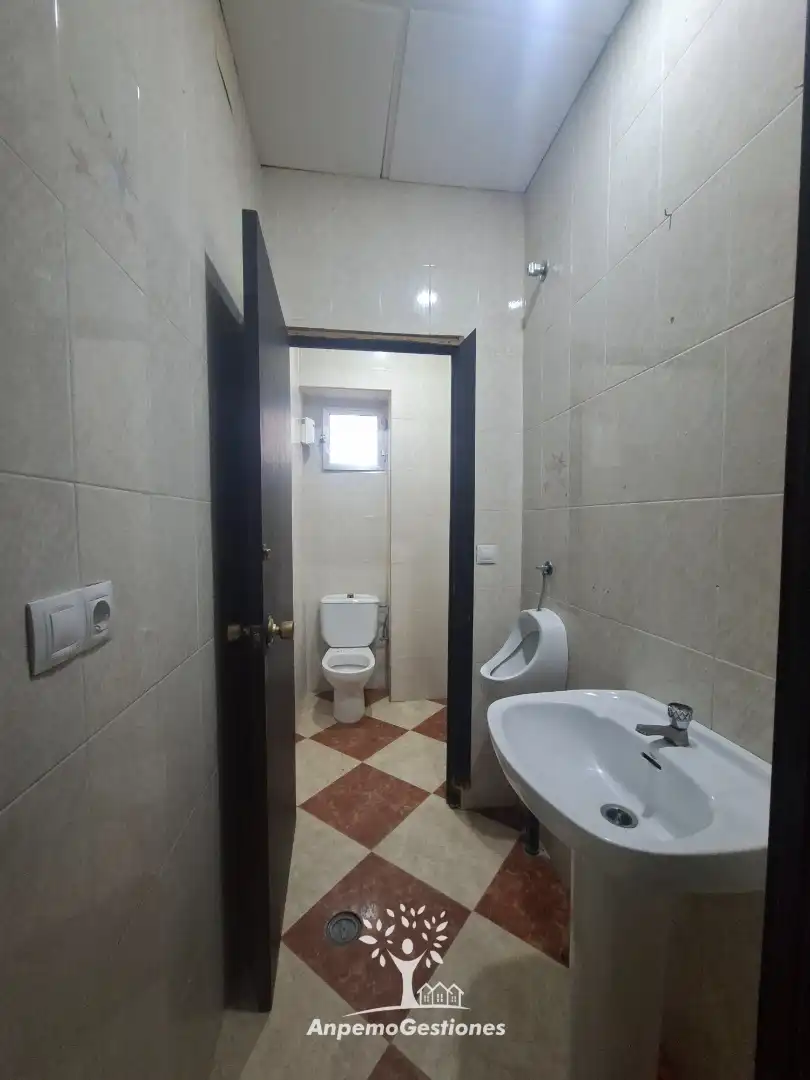 Baño de Local de alquiler en Palma del Río