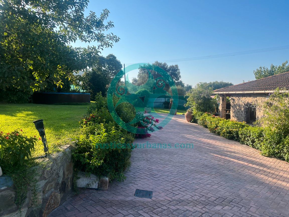 Jardí de Casa o xalet en venda en Cáceres Capital amb Aire condicionat, Jardí privat i Terrassa
