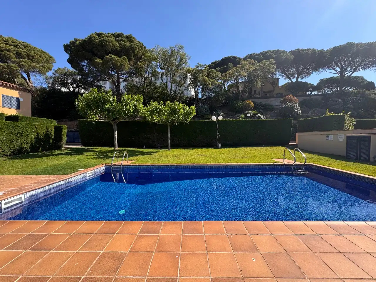 Schwimmbecken von Haus oder Chalet zum Verkauf in Palafrugell mit Klimaanlage, Privatgarten und Terrasse