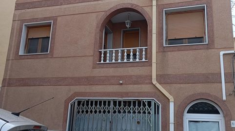 Venta de casa de 3 habitaciones con local comercial en Macael, Almería.