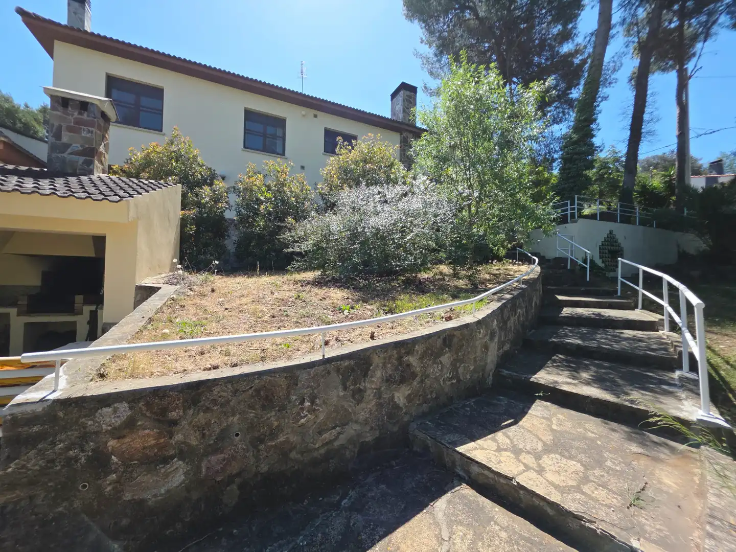 Vista exterior de Casa o chalet en venta en Vallirana con Calefacción, Terraza y Piscina