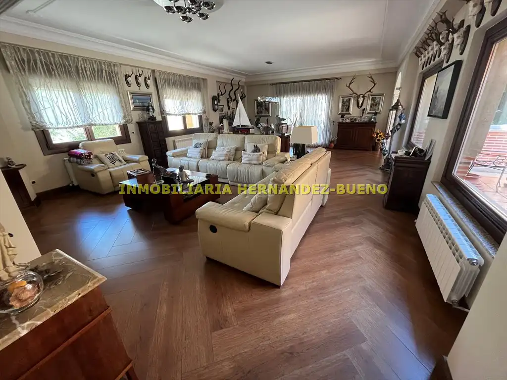 Sala de estar de Casa o chalet en venta en Carbajosa de la Sagrada con Aire acondicionado, Calefacción y Jardín privado