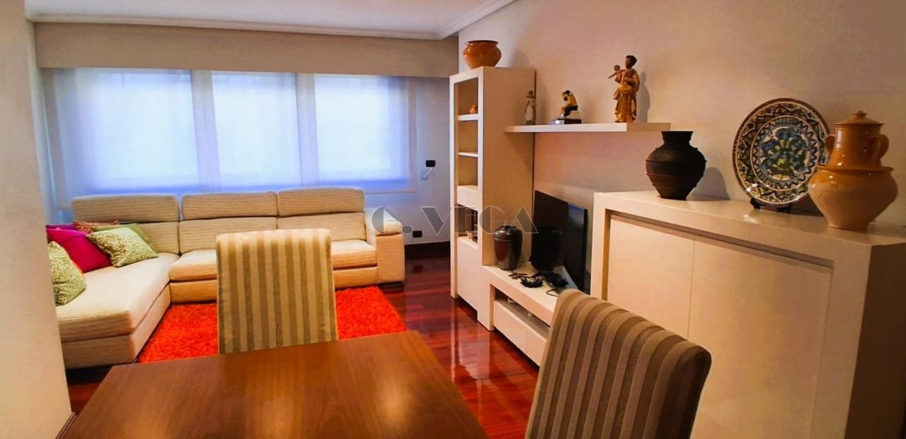 Sala d'estar de Pis en venda en Vigo  amb Calefacció i Traster
