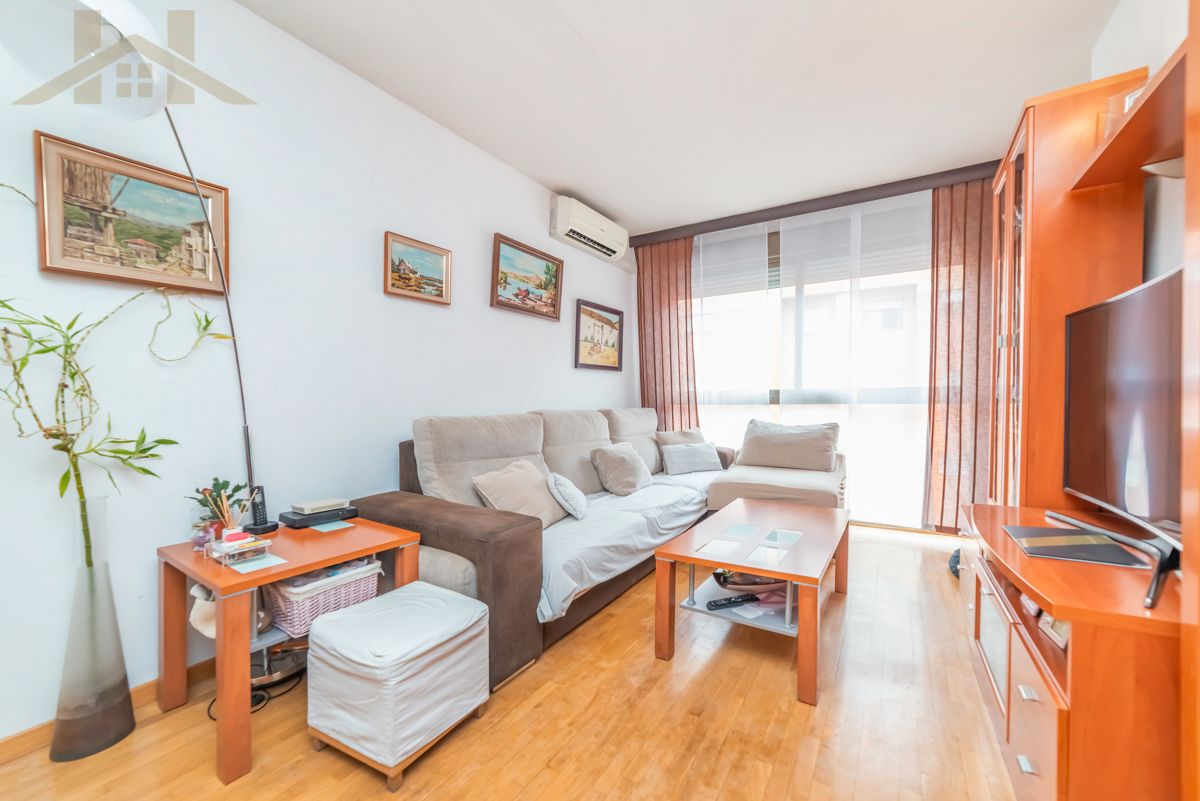 Living room of Duplex for sale in Alcobendas  with Air Conditioner, Heating and Parquet flooring