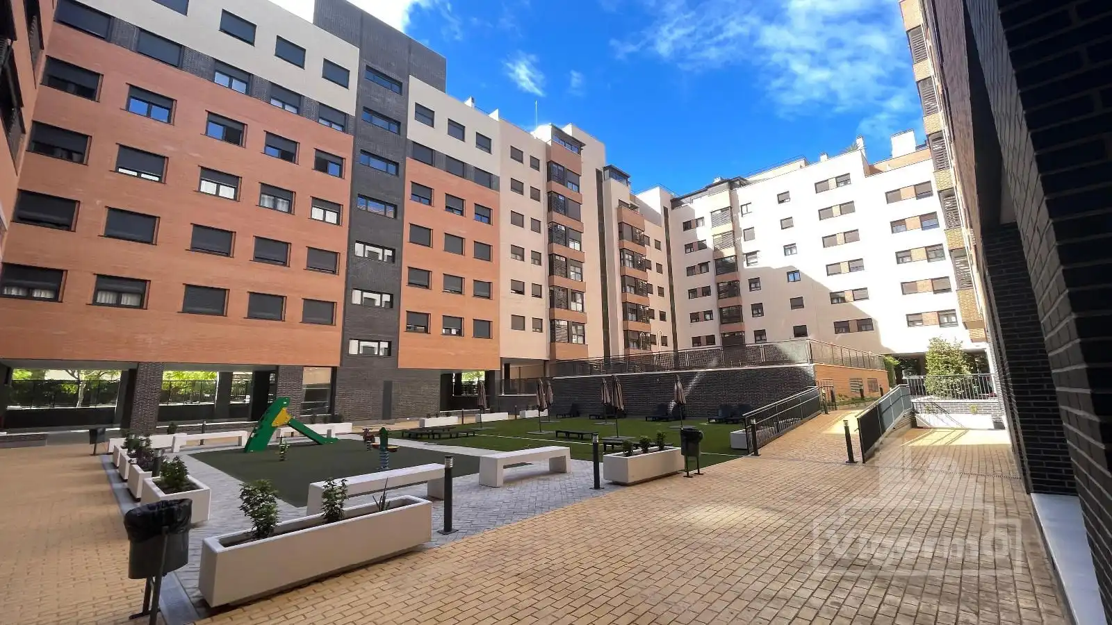Vista exterior de Pis de lloguer en Torrejón de Ardoz amb Calefacció, Terrassa i Piscina