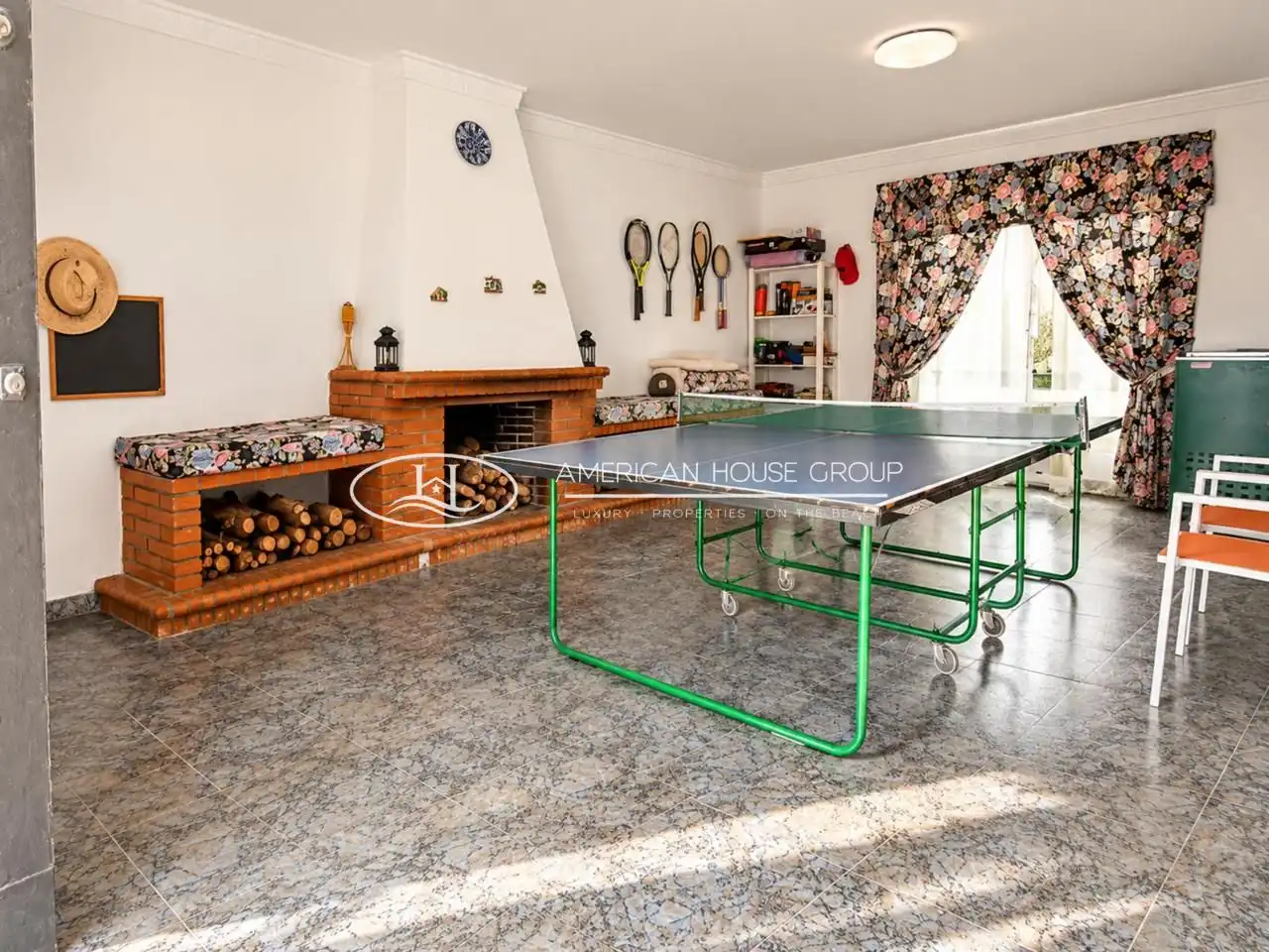 Sala d'estar de Casa o xalet en venda en Chiclana de la Frontera amb Aire condicionat, Jardí privat i Traster