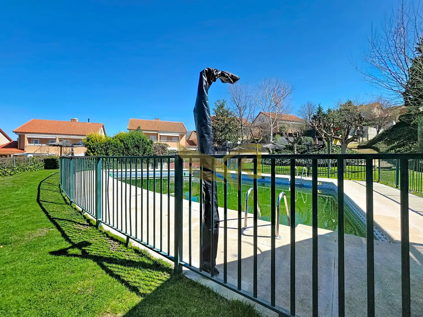 Vista exterior de Casa adosada en venta en Aranjuez con Aire acondicionado, Calefacción y Jardín privado