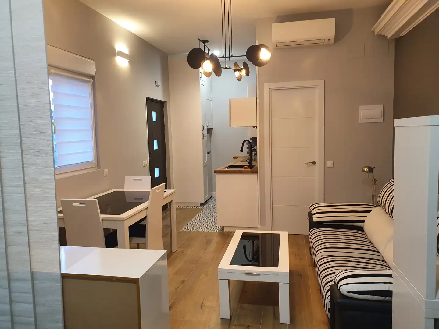 Sala d'estar de Casa o xalet en venda en Madrid amb Aire condicionat, Calefacció i Jardí privat