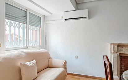 Bedroom of Flat to share in Burjassot  with Heating and Balcony