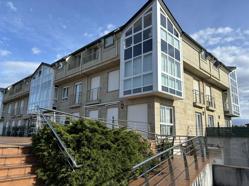 Außenansicht von Erdgeschoss zur Miete in Ortigueira mit Privatgarten, Terrasse und Möbliert