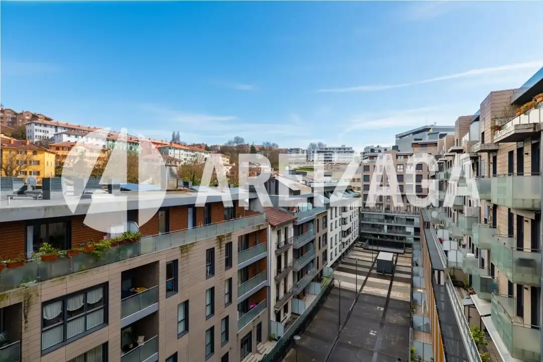 Vista exterior de Piso en venta en Donostia - San Sebastián  con Calefacción, Terraza y Trastero