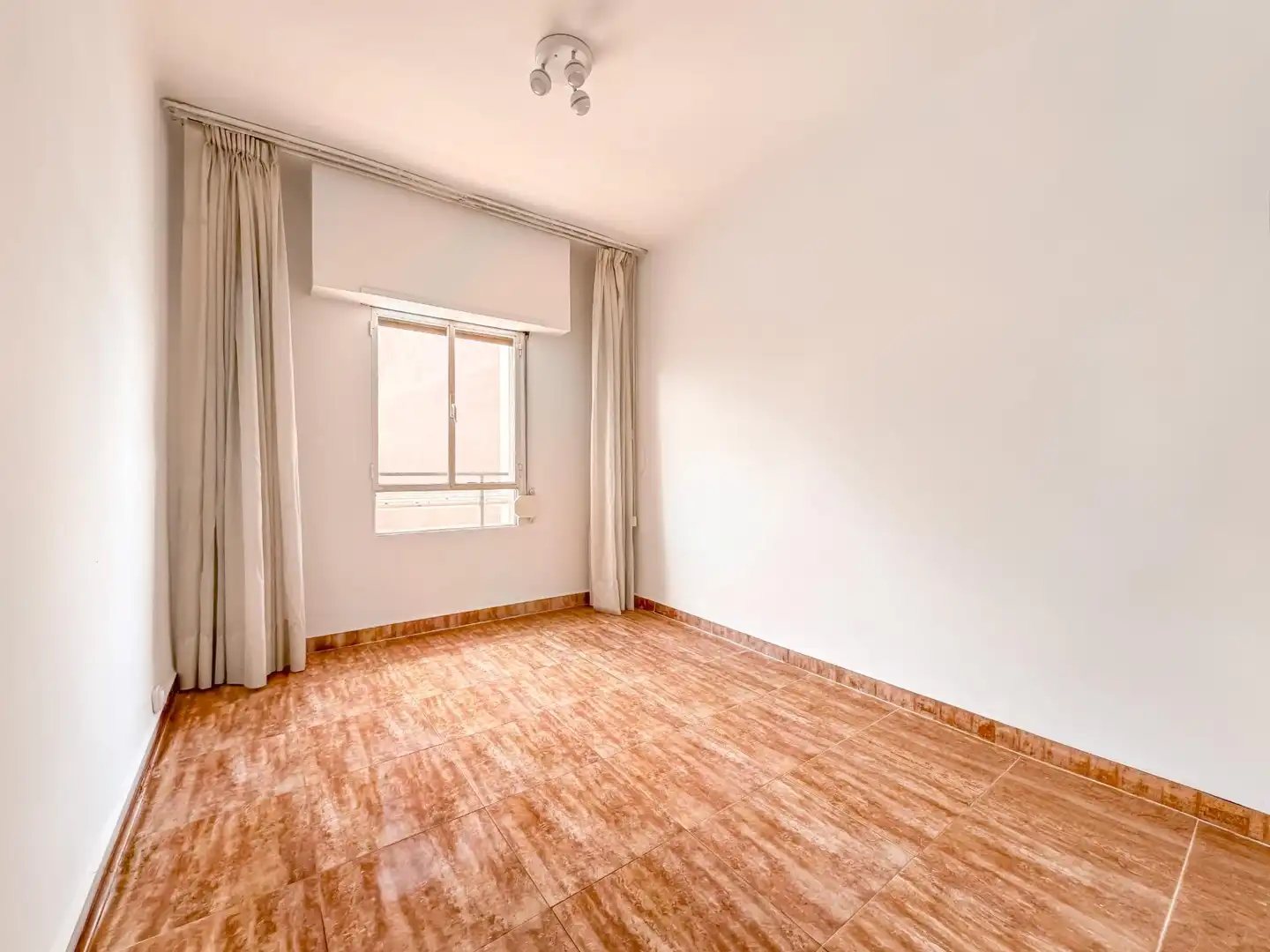Habitación de Piso en venta en Burjassot con Balcón
