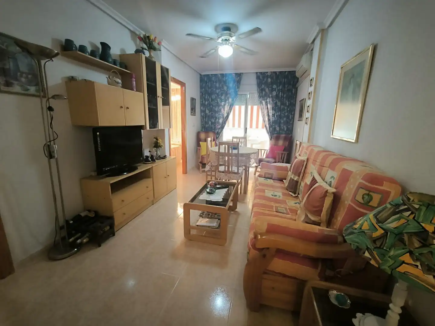 Sala d'estar de Apartament en venda en Torrevieja amb Aire condicionat i Balcó