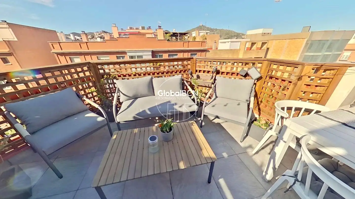 Attic for sale in De Laureà Miró, El Centre