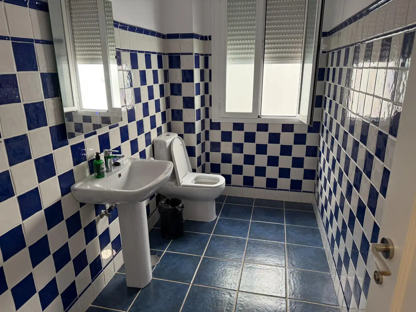 Badezimmer von Gebäude zur Miete in Dos Hermanas