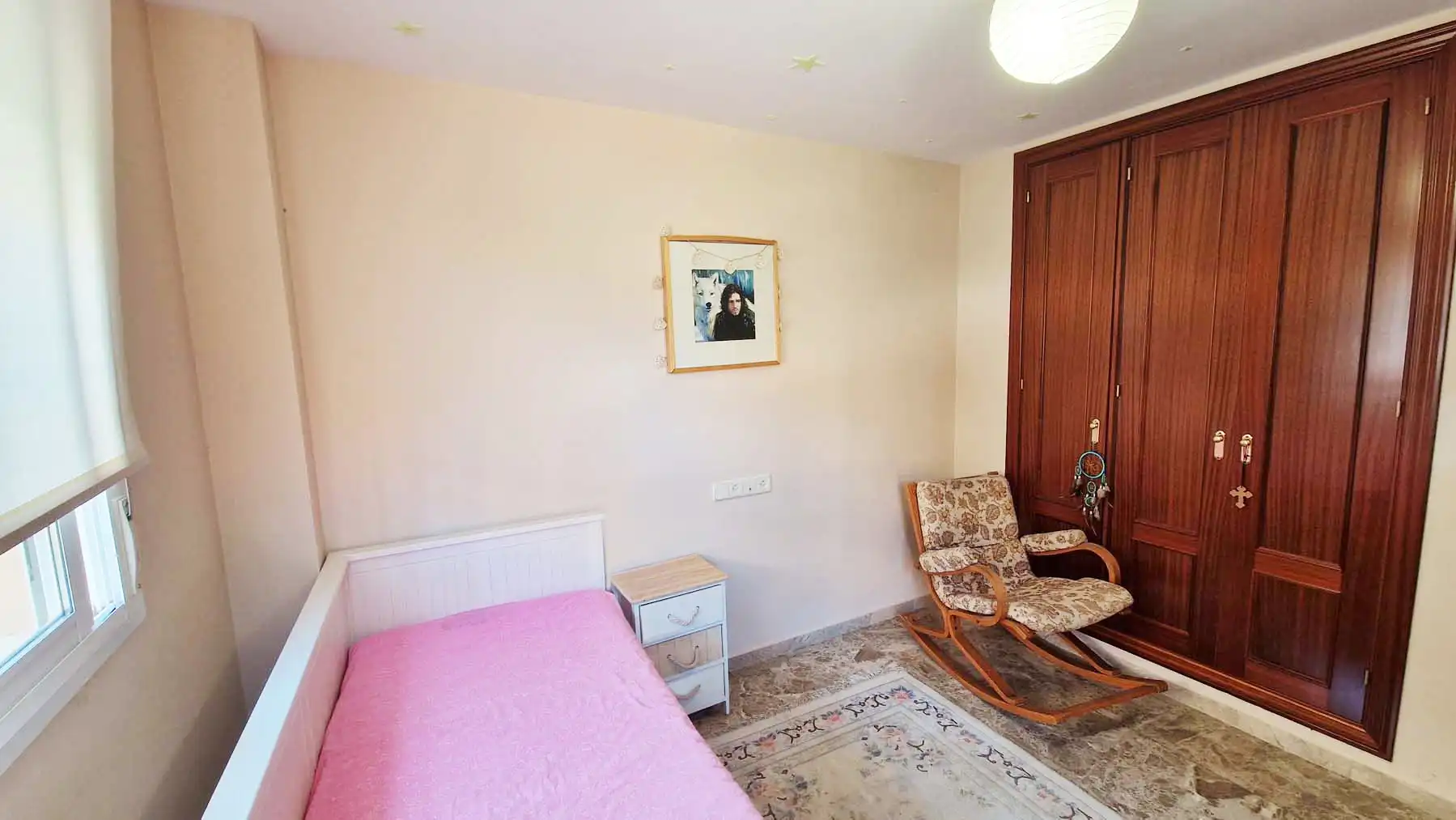Schlafzimmer von Einfamilien-Reihenhaus zum Verkauf in Estepona mit Klimaanlage, Privatgarten und Terrasse