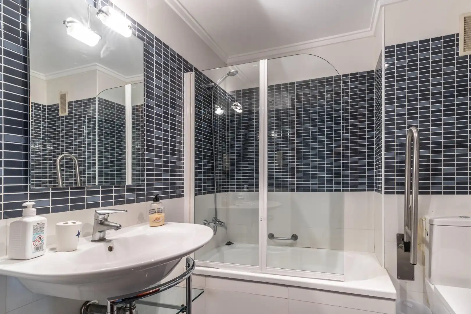 Badezimmer von Wohnung zum Verkauf in Valencia mit Klimaanlage