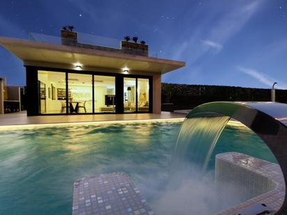 Piscina de Casa o xalet en venda en Orihuela amb Jardí privat, Terrassa i Piscina