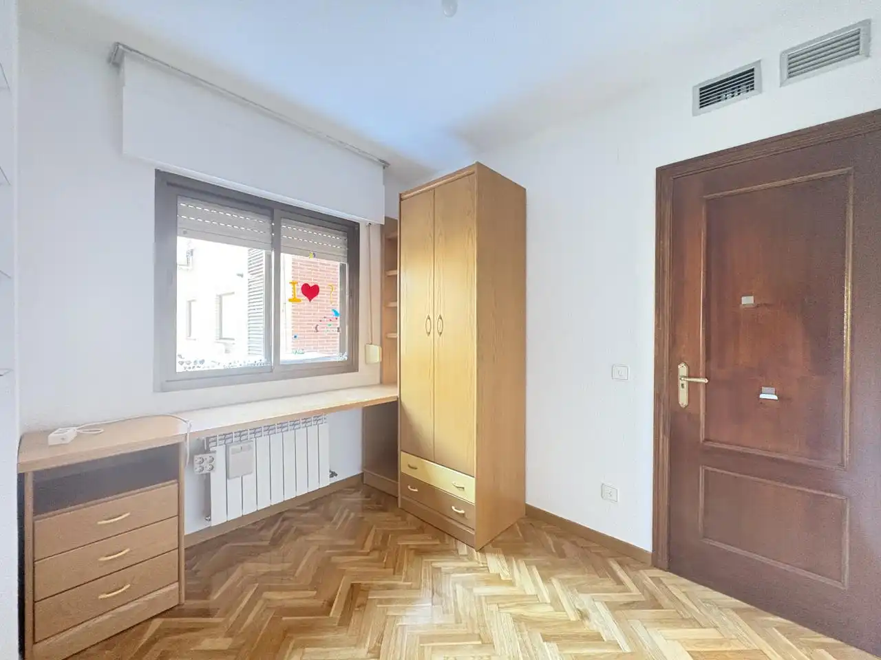 Schlafzimmer von Wohnung zur Miete in Madrid mit Klimaanlage, Heizung und Parkett