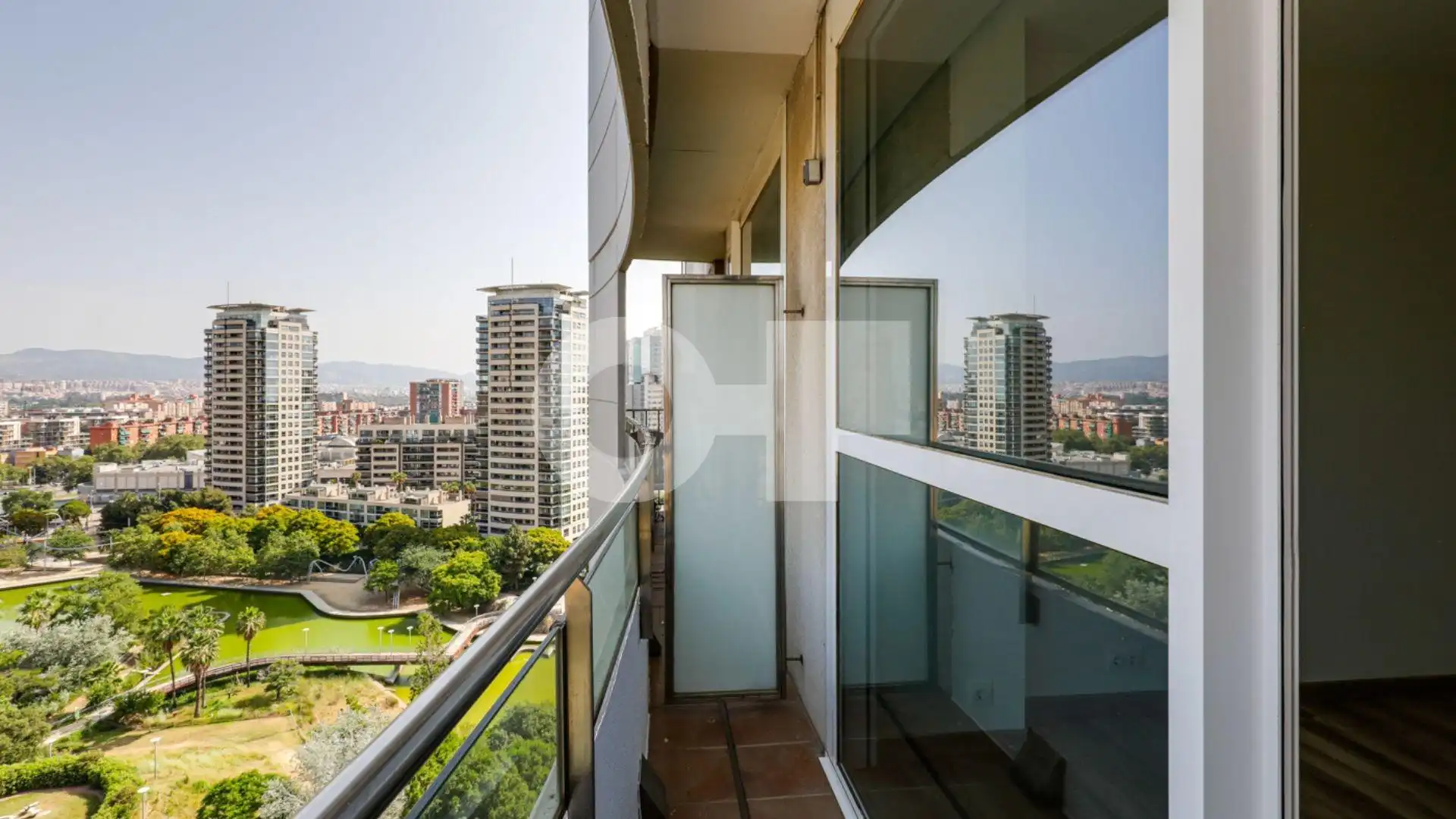 Außenansicht von Wohnungen zum Verkauf in Barcelona mit Heizung, Terrasse und Abstellraum