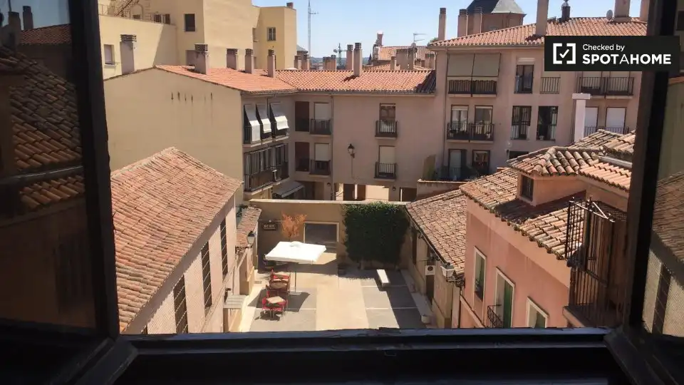 Exterior view of Flat for rent in Alcalá de Henares  with Air Conditioner, Heating and Furnished