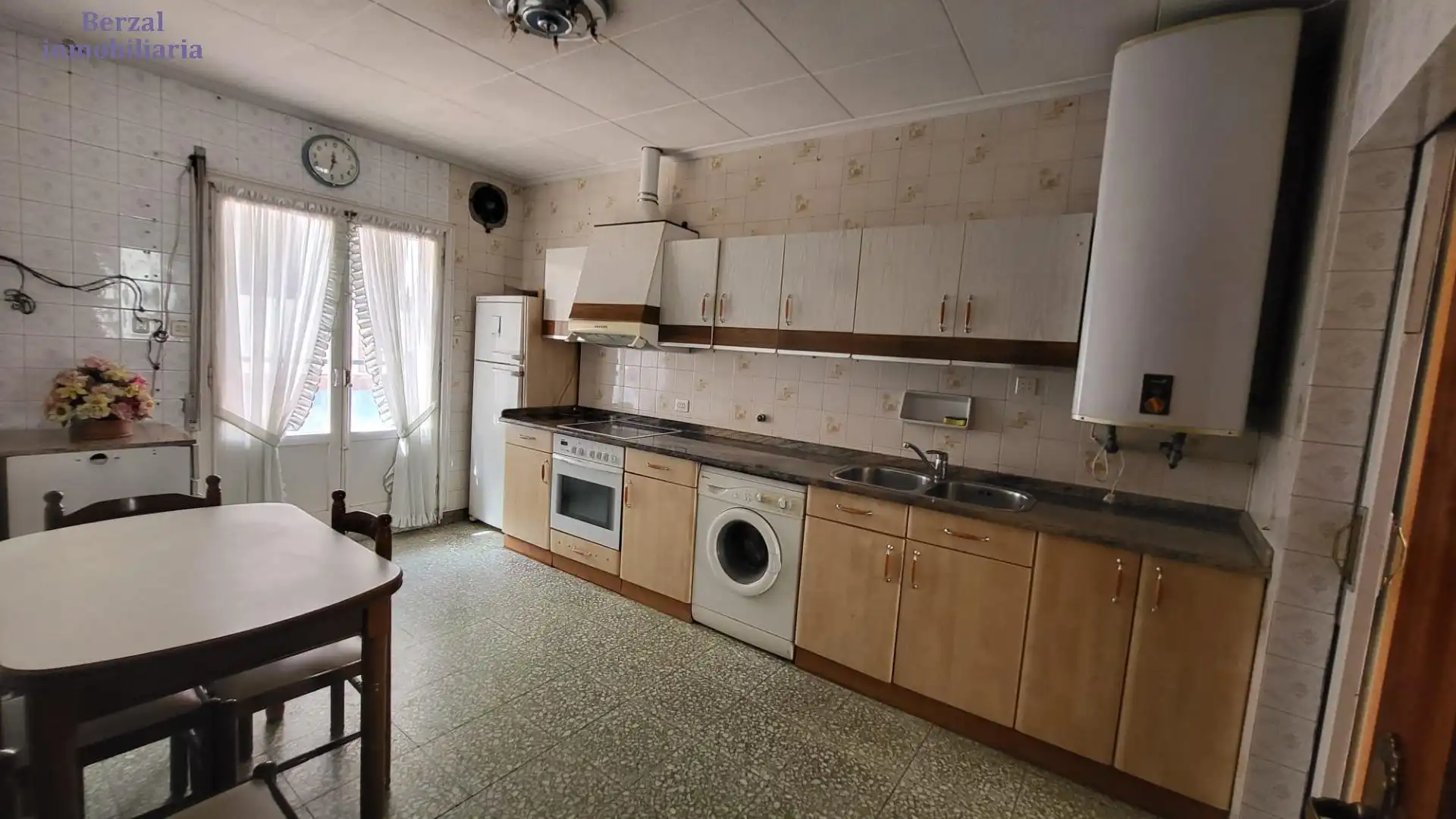 Kitchen of Flat for sale in  Logroño  with Terrace and Storage room