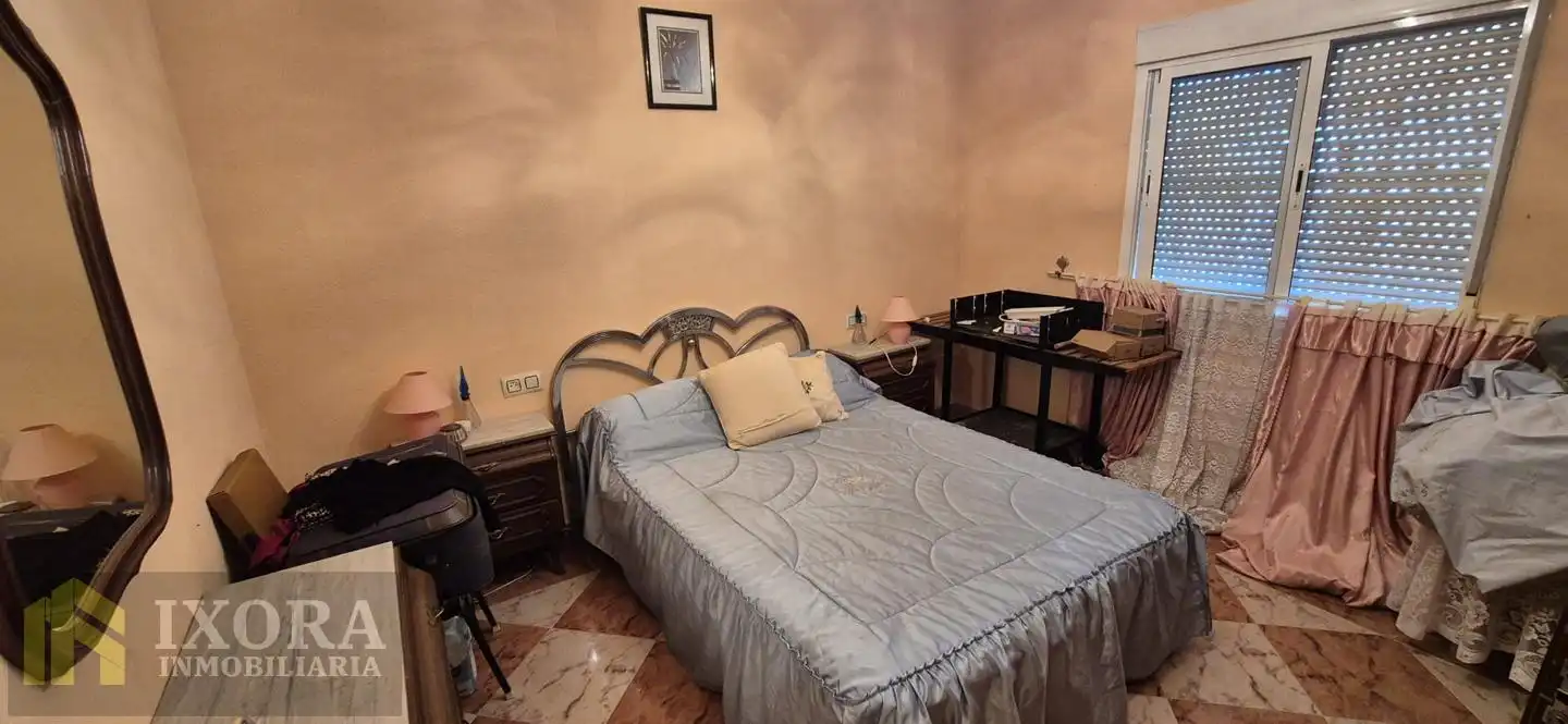 Dormitori de Casa o xalet en venda en Linares amb Aire condicionat, Jardí privat i Terrassa