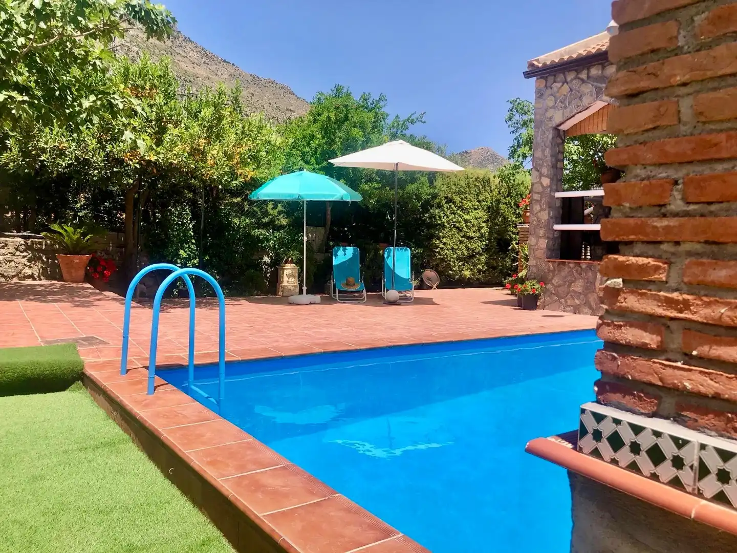 Piscina de Finca rústica en venda en Huelma, Jaén