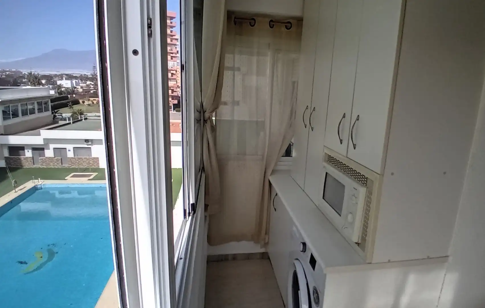 Habitación de Apartamento en venta en Roquetas de Mar con Terraza, Amueblado y Horno