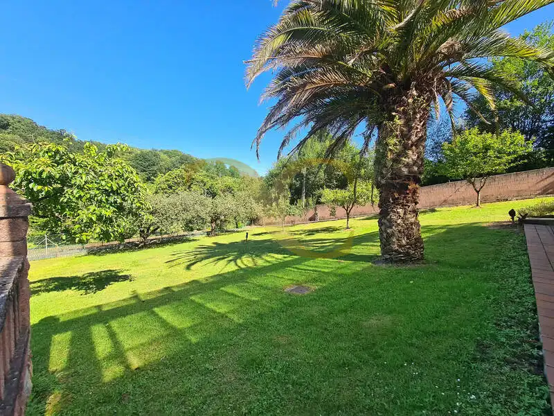 Jardí de Casa o xalet en venda en Oviedo  amb Calefacció, Jardí privat i Terrassa