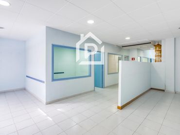 Local comercial en venda a Doctor Fleming