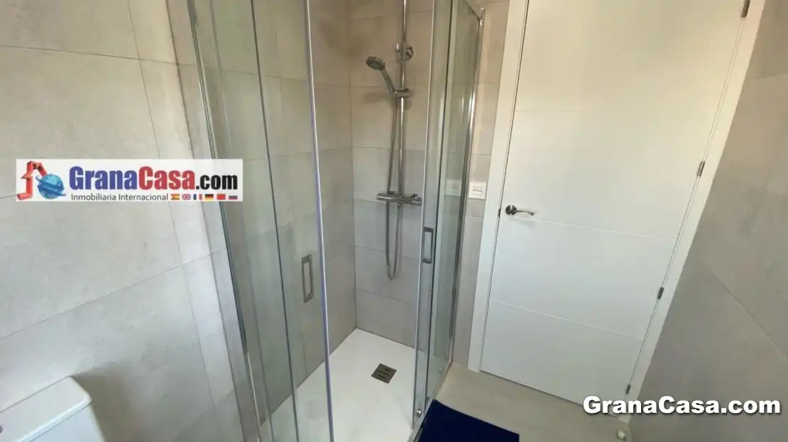 Badezimmer von Wohnung zur Miete in Granada mit Klimaanlage, Heizung und Terrasse