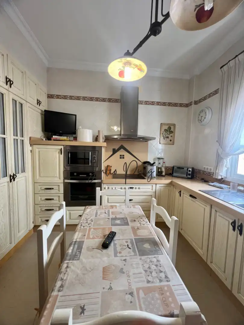 Cuina de Casa o xalet en venda en Villamanrique de la Condesa amb Aire condicionat, Traster i Moblat