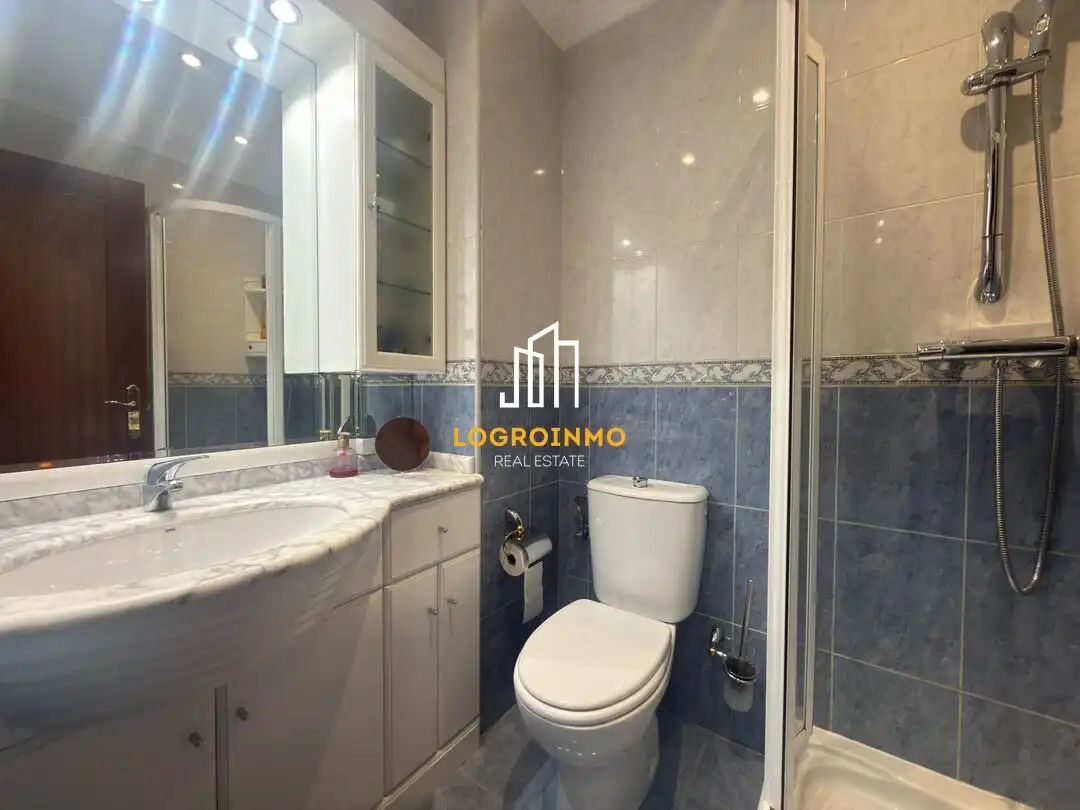 Bathroom of Flat for sale in  Logroño  with Heating, Storage room and Swimming Pool