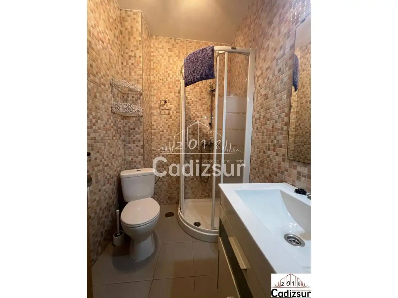 Baño de Piso de alquiler en Cádiz con Terraza y Amueblado