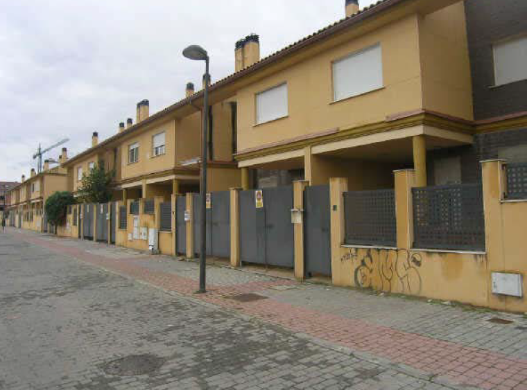 Single-family semi-detached for sale in CONSTELACIÓN PEGASO, Parla Este