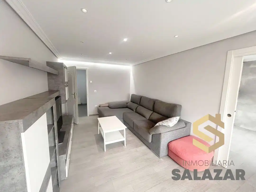 Sala d'estar de Apartament de lloguer en Bilbao  amb Calefacció i Balcó