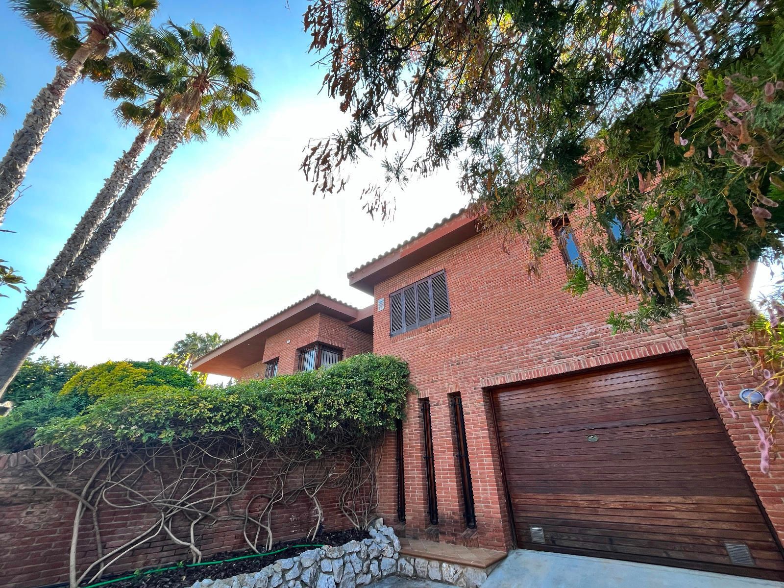 Vista exterior de Casa o xalet en venda en Vilanova i la Geltrú amb Aire condicionat, Calefacció i Terrassa