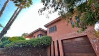 Vista exterior de Casa o xalet en venda en Vilanova i la Geltrú amb Aire condicionat, Calefacció i Terrassa